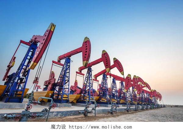 大庆著名的油田磕头机油田与许多泵机组